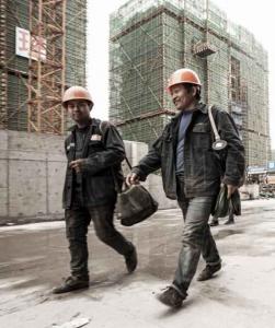 迎五四、青公益，致敬一線勞動者！今天我是房總青年志愿者