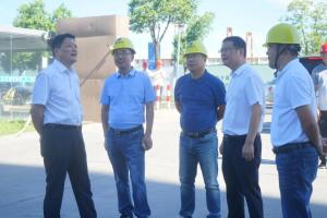 集團(tuán)黨委書記、董事長周建新一行赴工地慰問公司高溫下堅(jiān)守崗位的建設(shè)